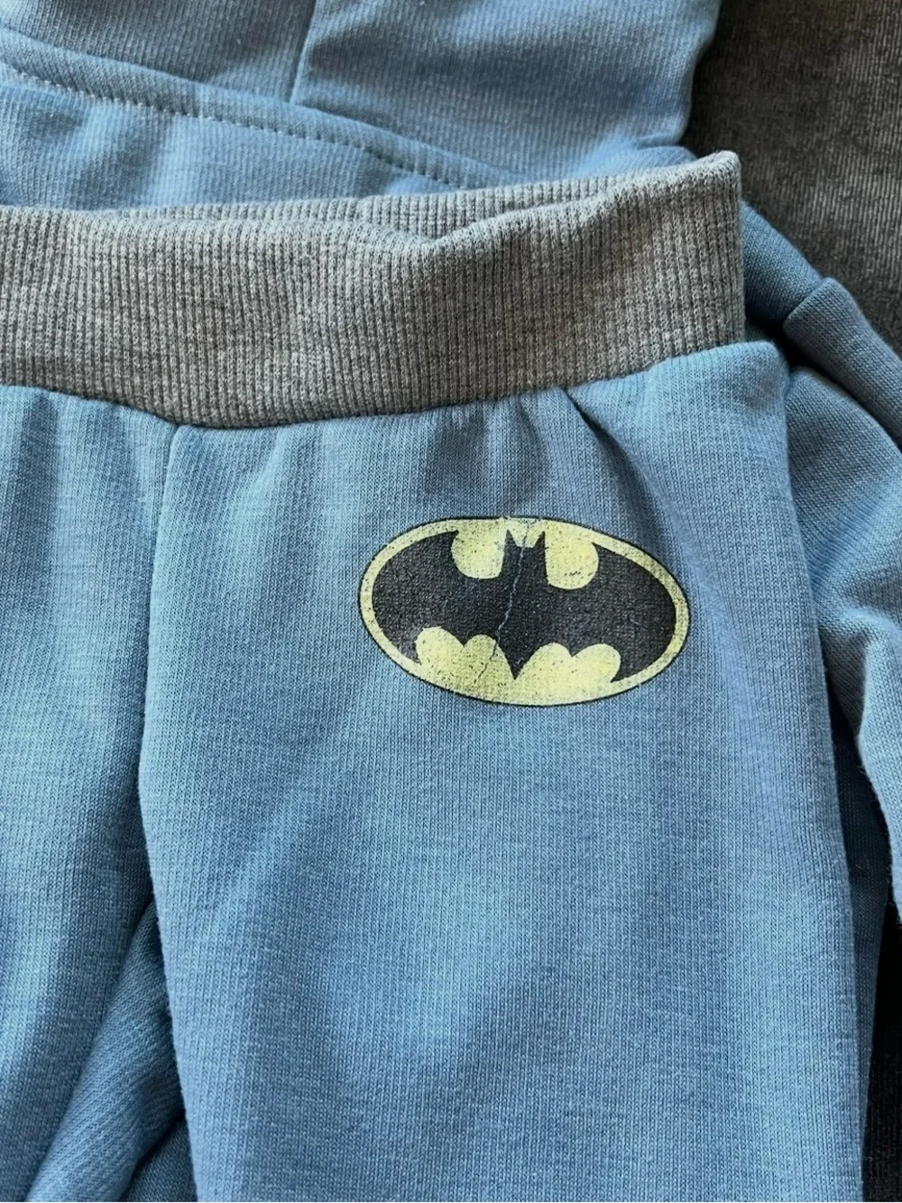 NWT Batman Hooded Sweater and Sweatpants Set Size 12 Months